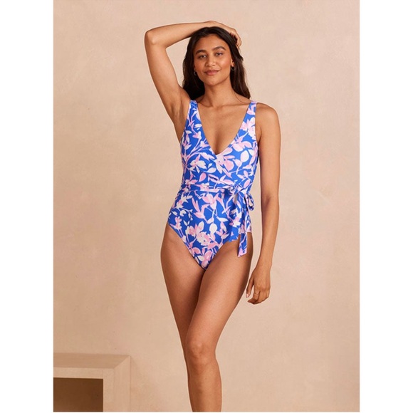 summersalt Other - Summersalt Perfect Wrap One-Piece in Blue Hydrangea Print - Size 8